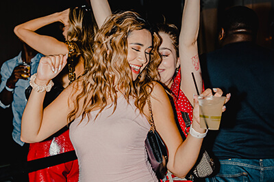 girls dancing